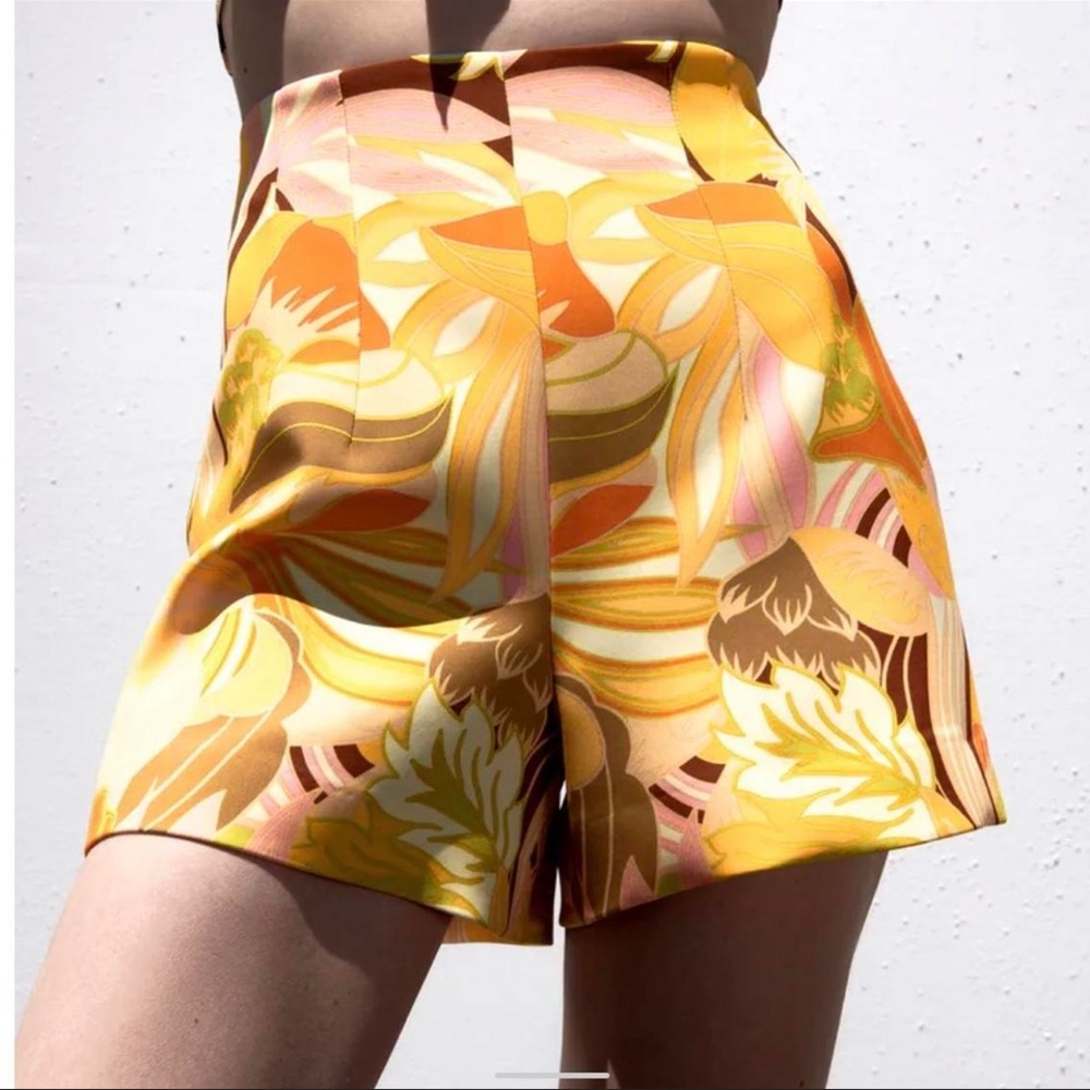 Zara High Waist Yellow and Orange Shorts Size Small